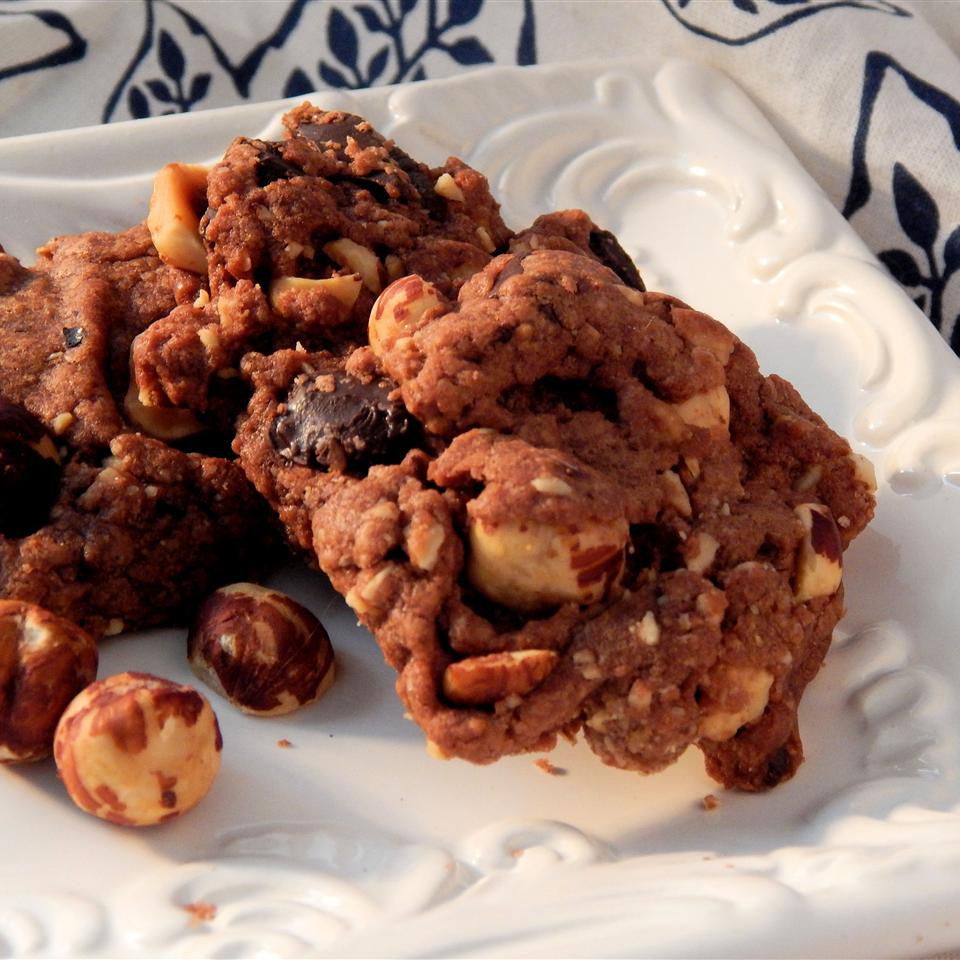 Двойное темное шоколадное печенье с лесным орехом
