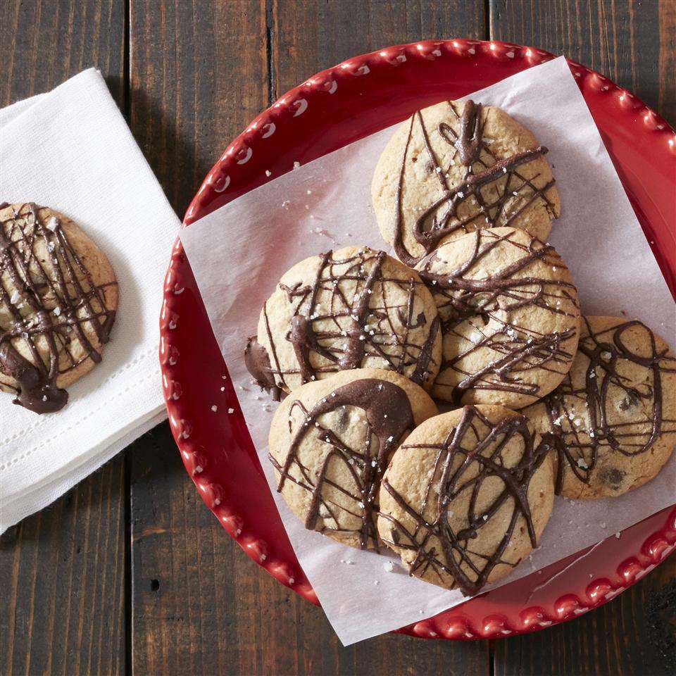 Соленые карамельные шоколадные печенья из пергаментной бумаги Рейнольдса