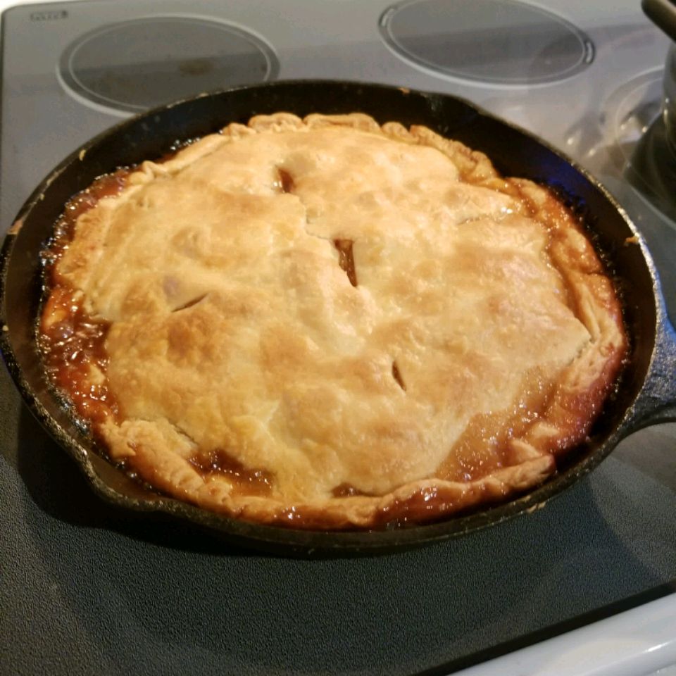 Яблочный пирог с железным сковородом
