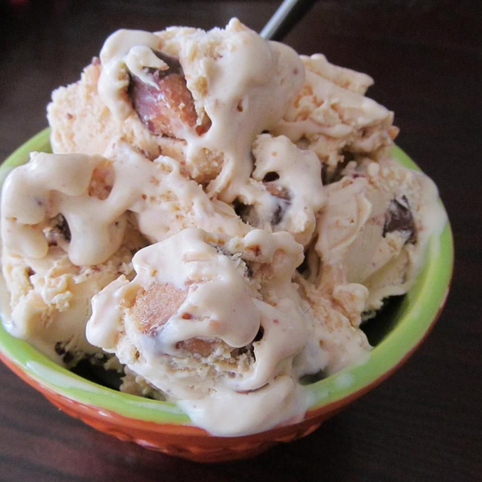 Вкусное мороженое с арахисовым маслом