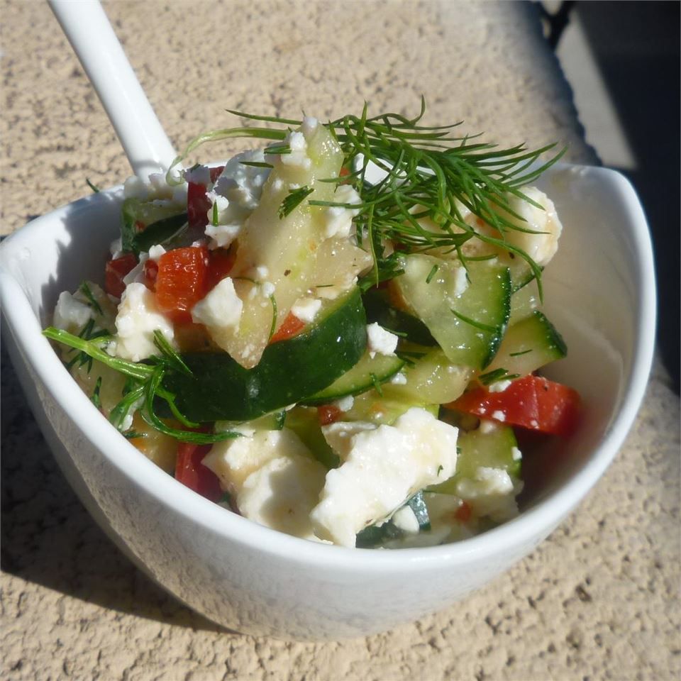 Греческий салат из огурца