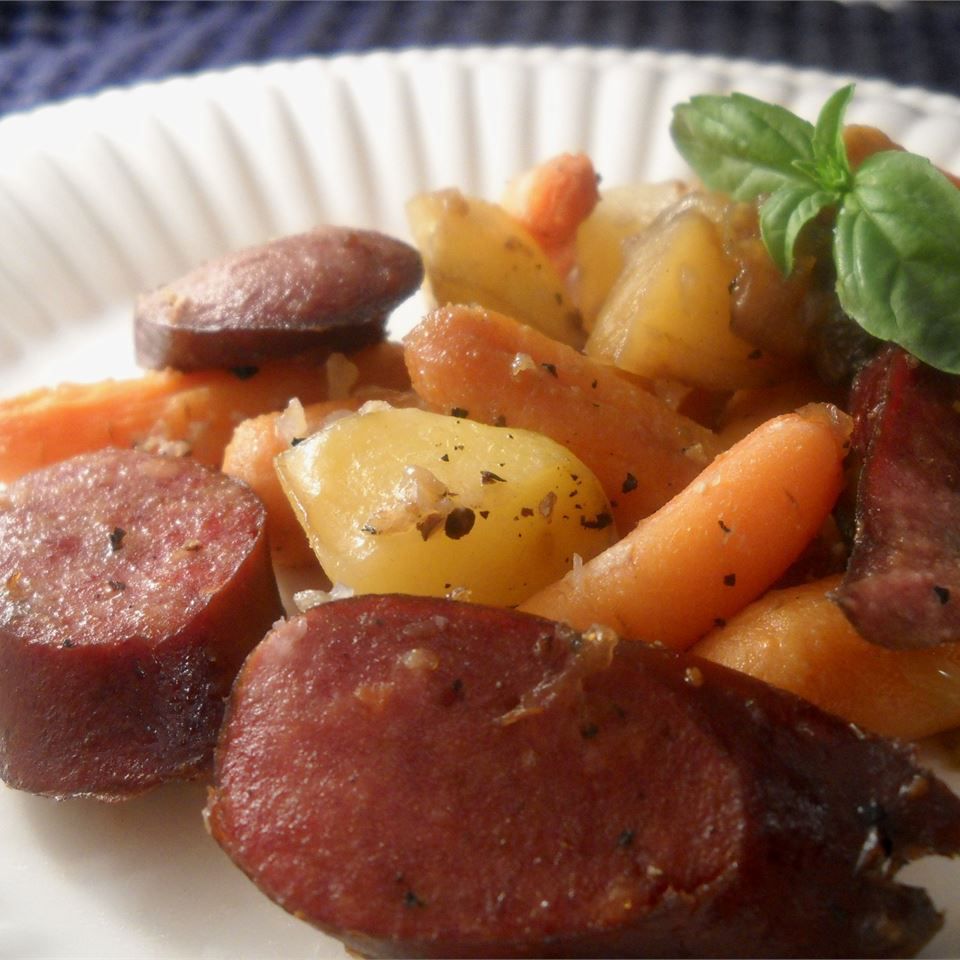 Колбаса, картофель, морковная запека