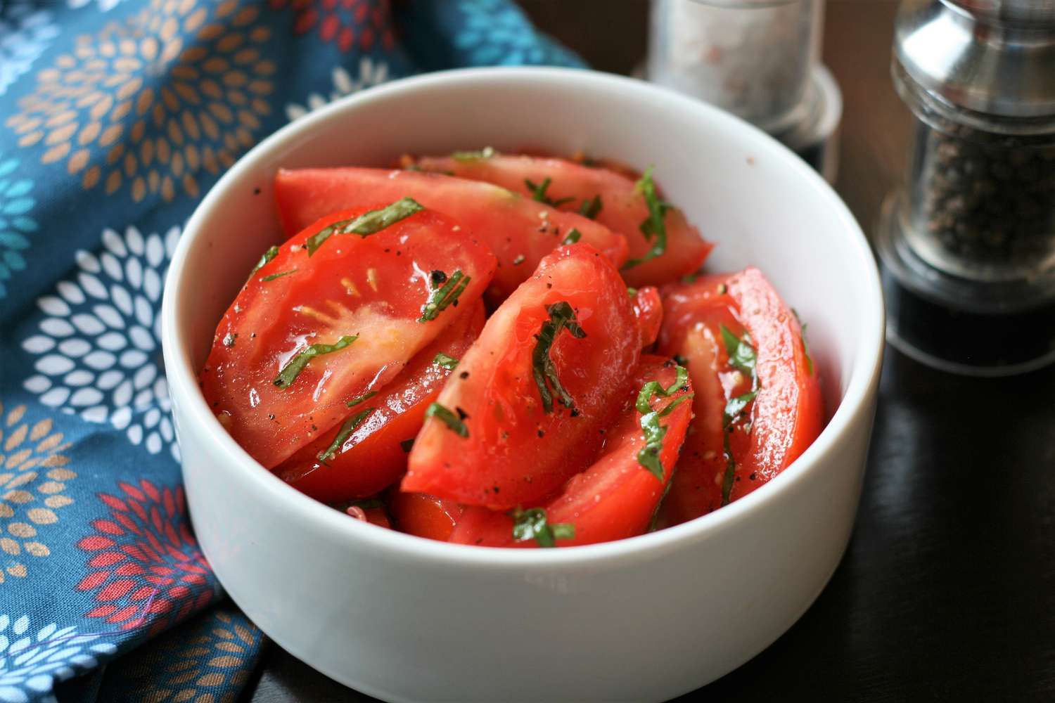10-минутный салат из томатного базилика
