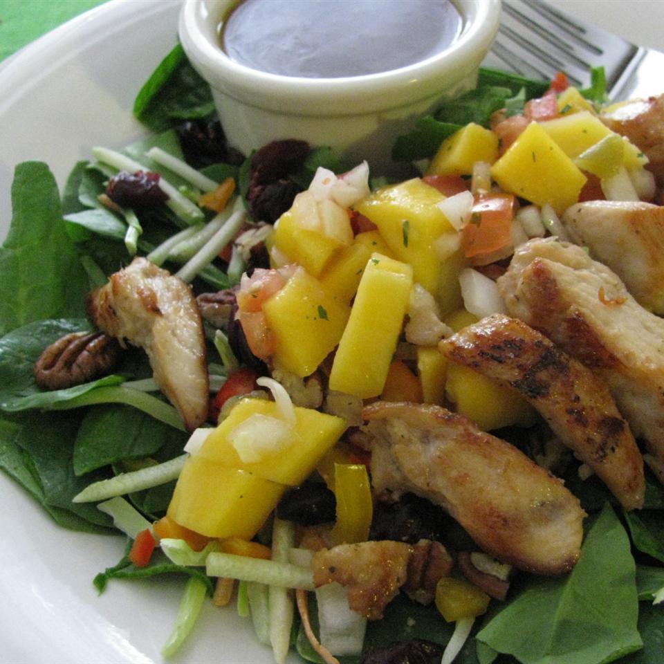 Салат с куриной манго сальсы с винегретом Chipotle Lime
