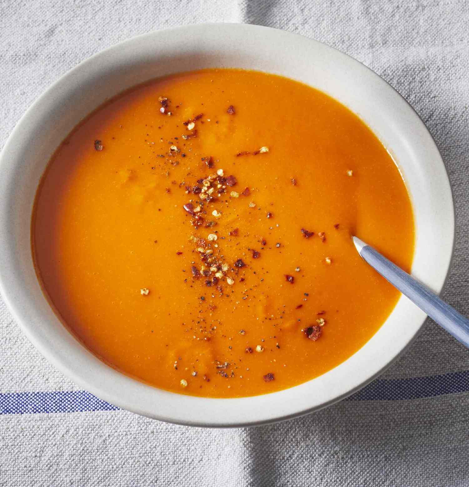 Острый суп из красного сладкого перца