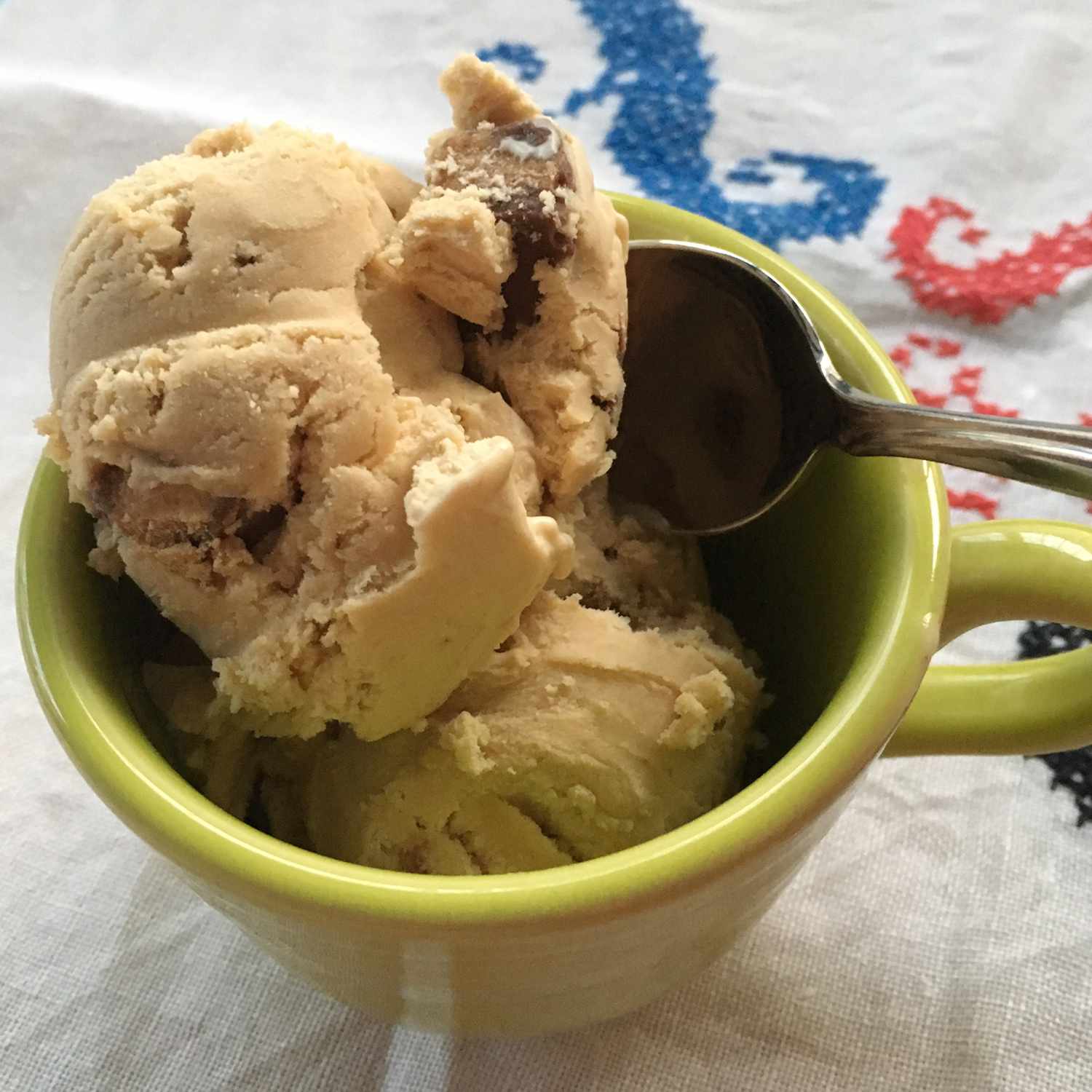 Мороженое с арахисовым маслом