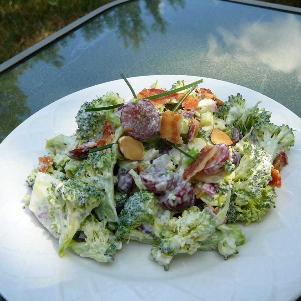 Салат из красной брокколи