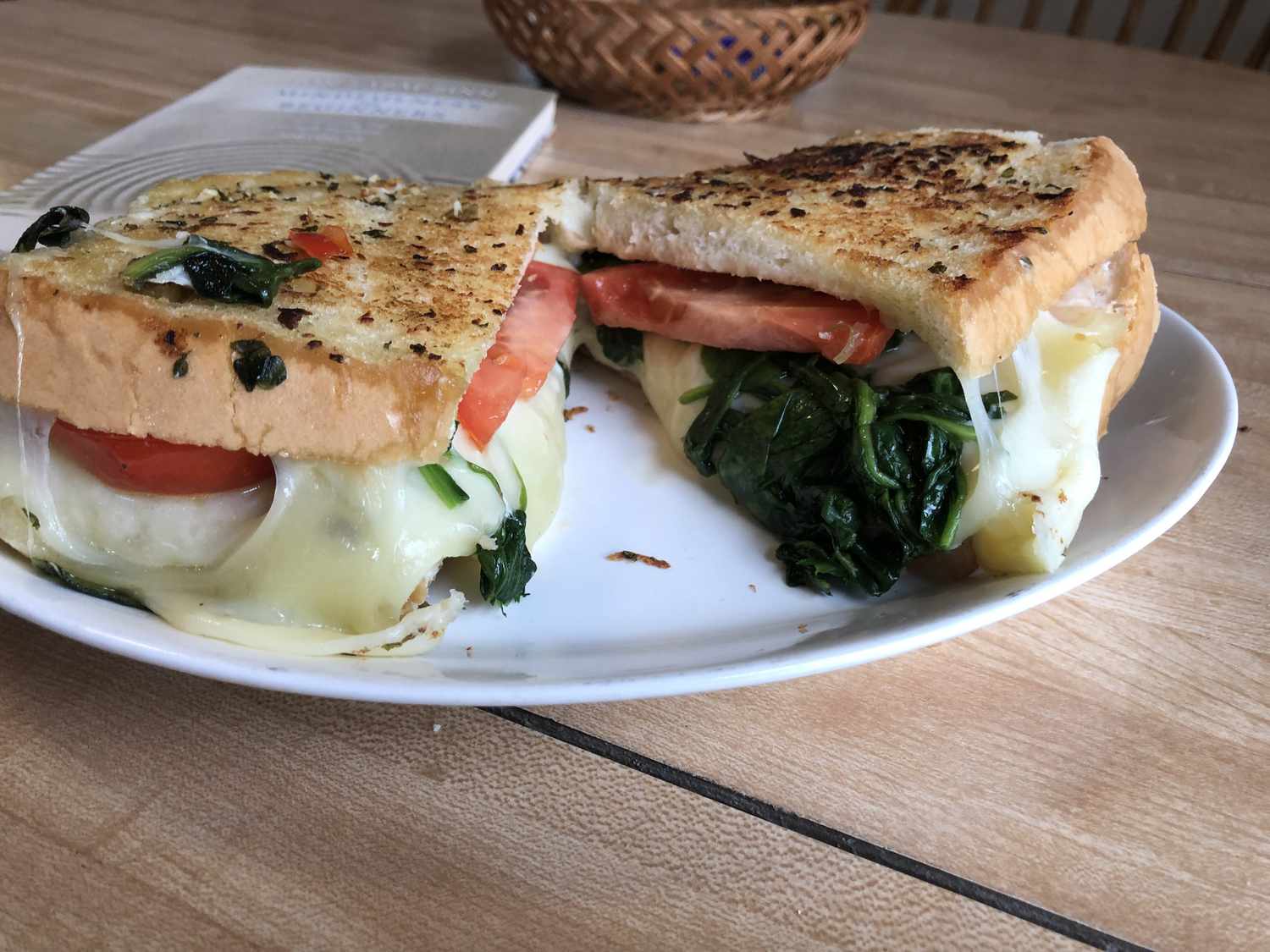 Сэндвич с сыром с четырьмя сырками