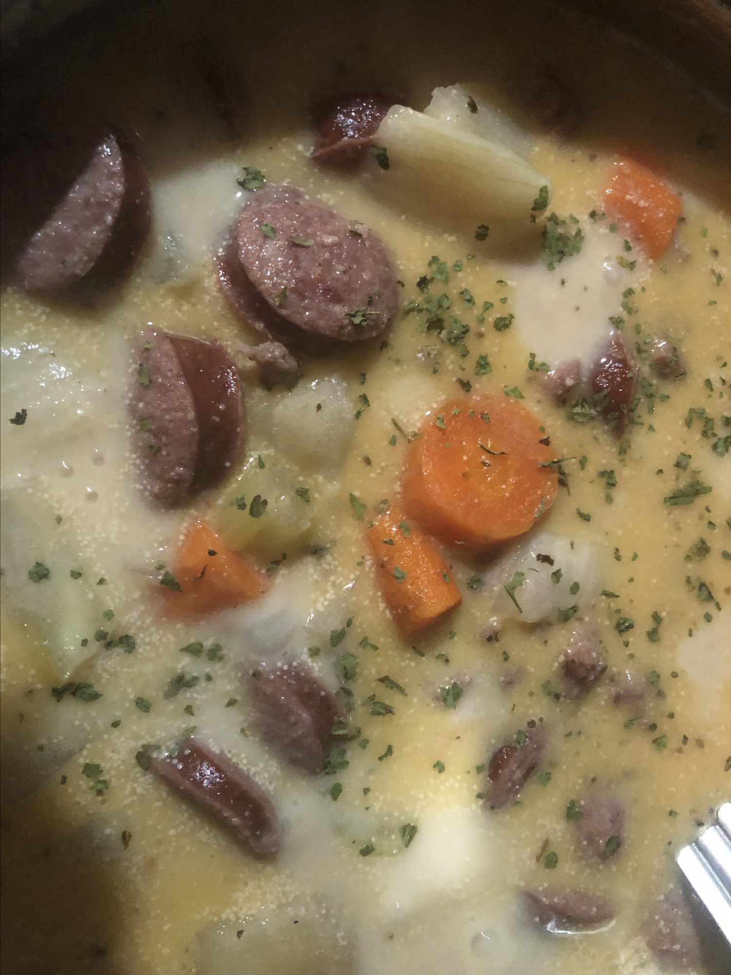 Картофельный и колбасовый суп