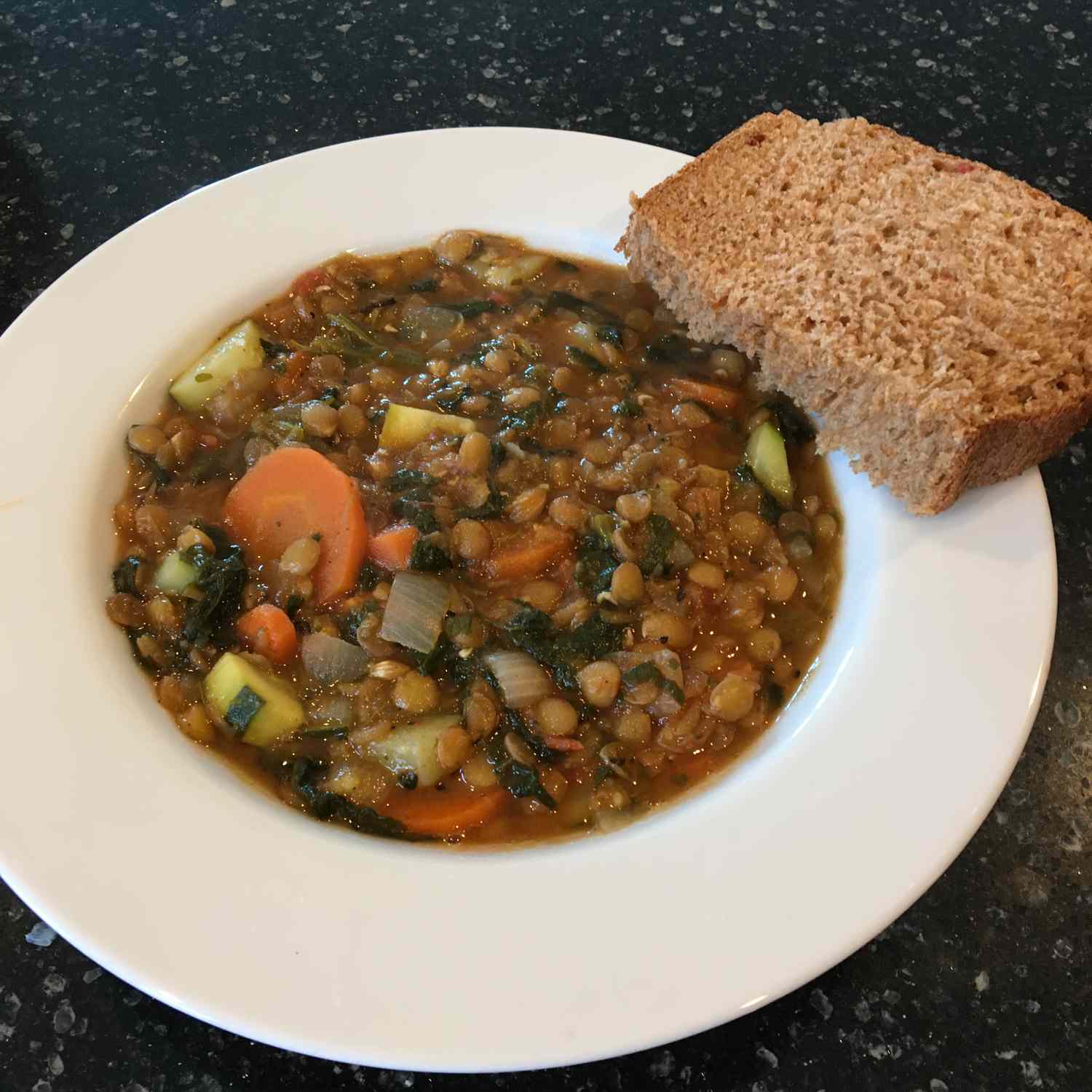 Марокканский суп из чечевицы с овощами