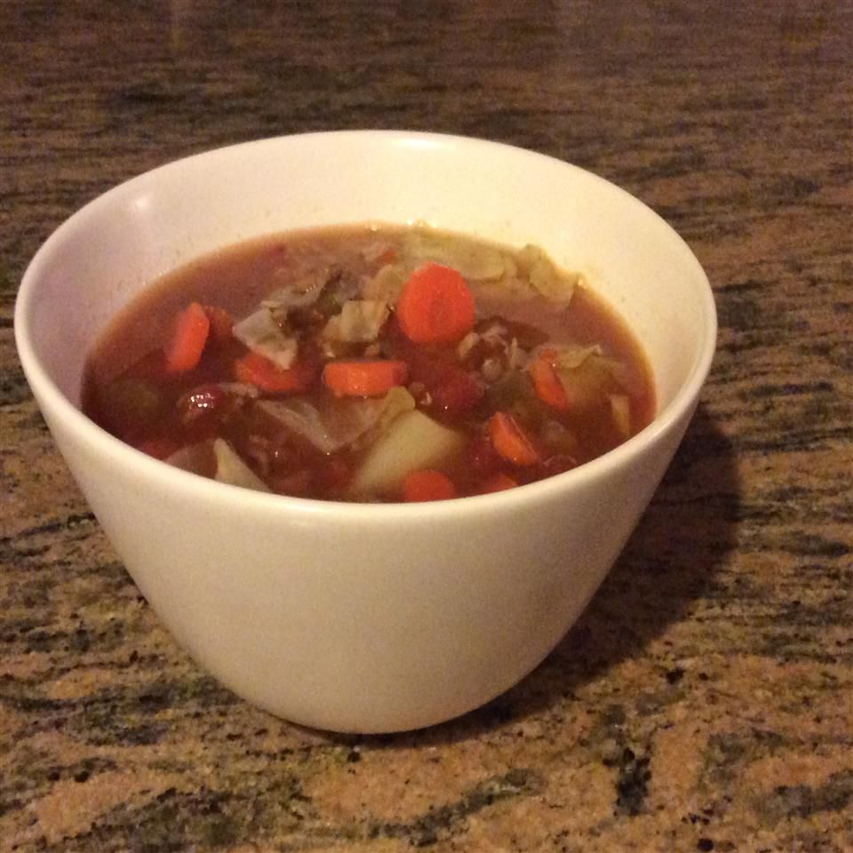Сердечная капуста, говядина и суп из чечевицы