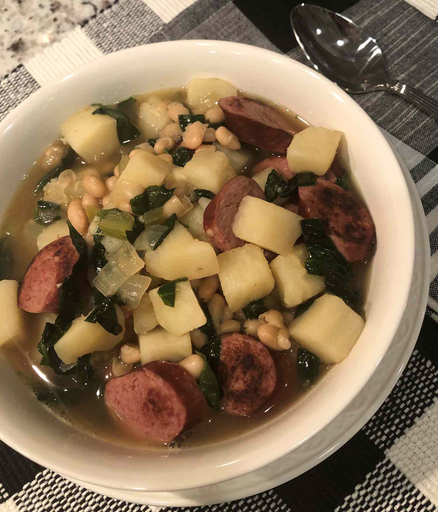 Португальская колбаса и суп из капусты (Caldo Verde)