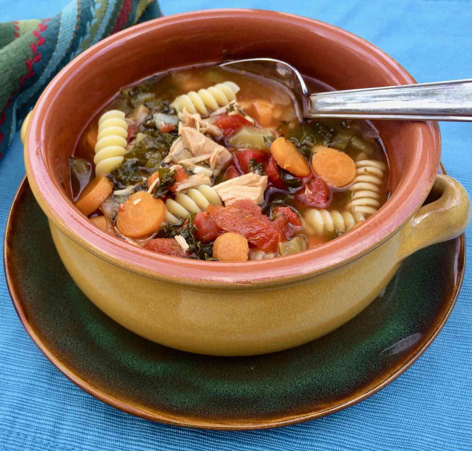 Мгновенный горшок из индейки с пастой и овощами