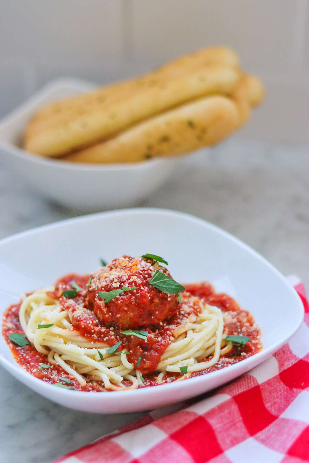 Домашние спагетти и фрикадельки