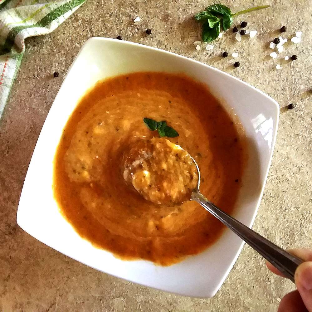 Холодный томатный суп из огурца