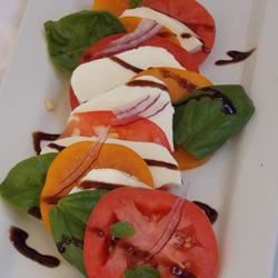 Тамис Tri Color Caprese Salad