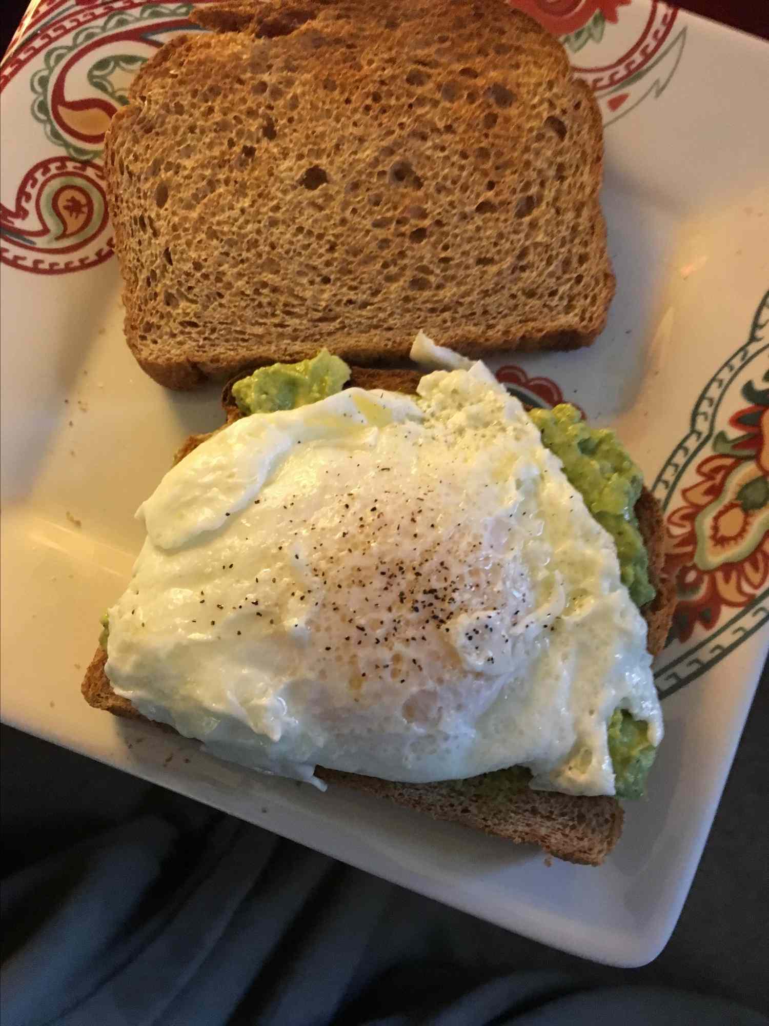 Авокадо тост с яйцом