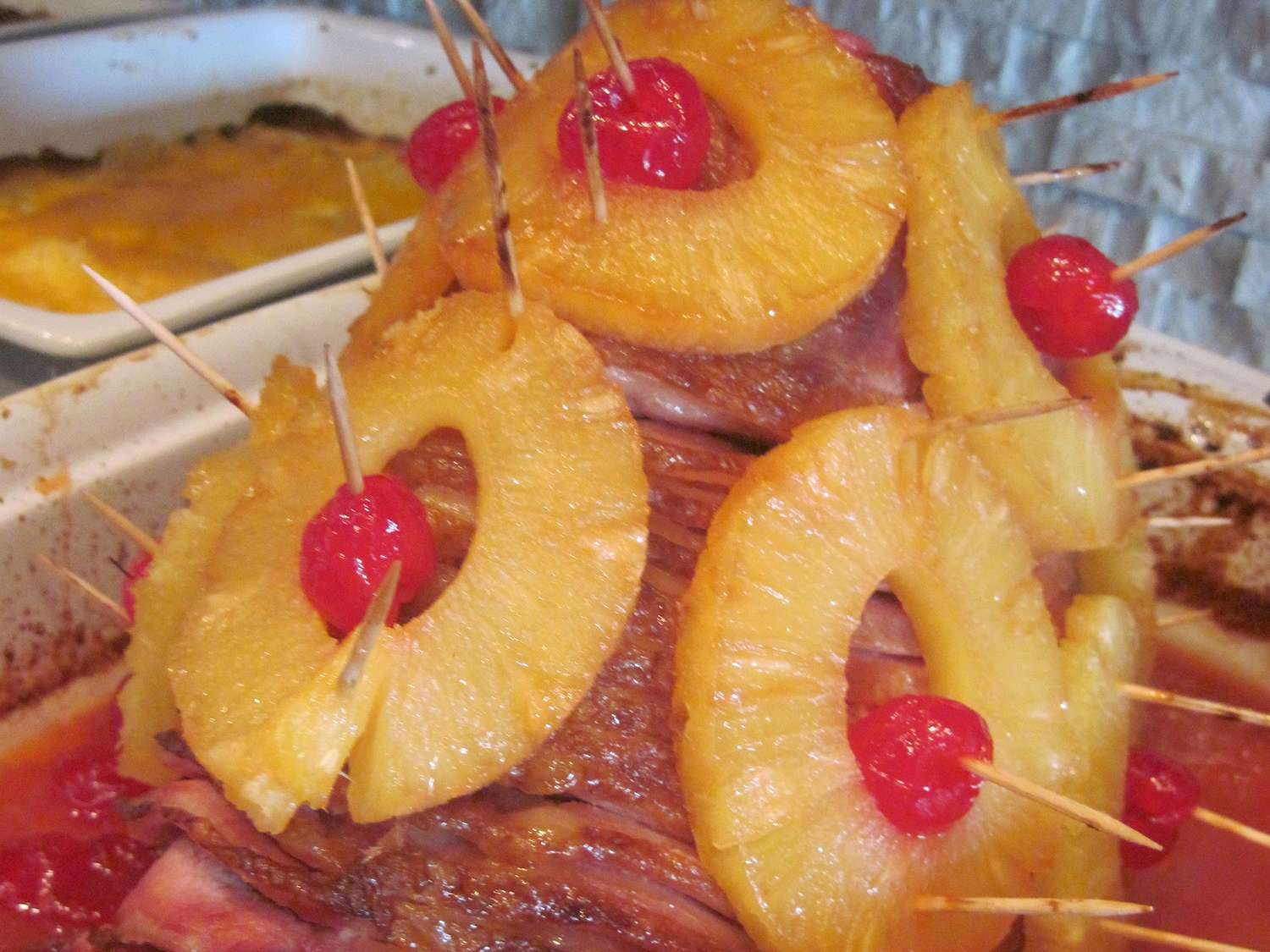 Запеченная ветчина с ананасовой горчичной глазурью