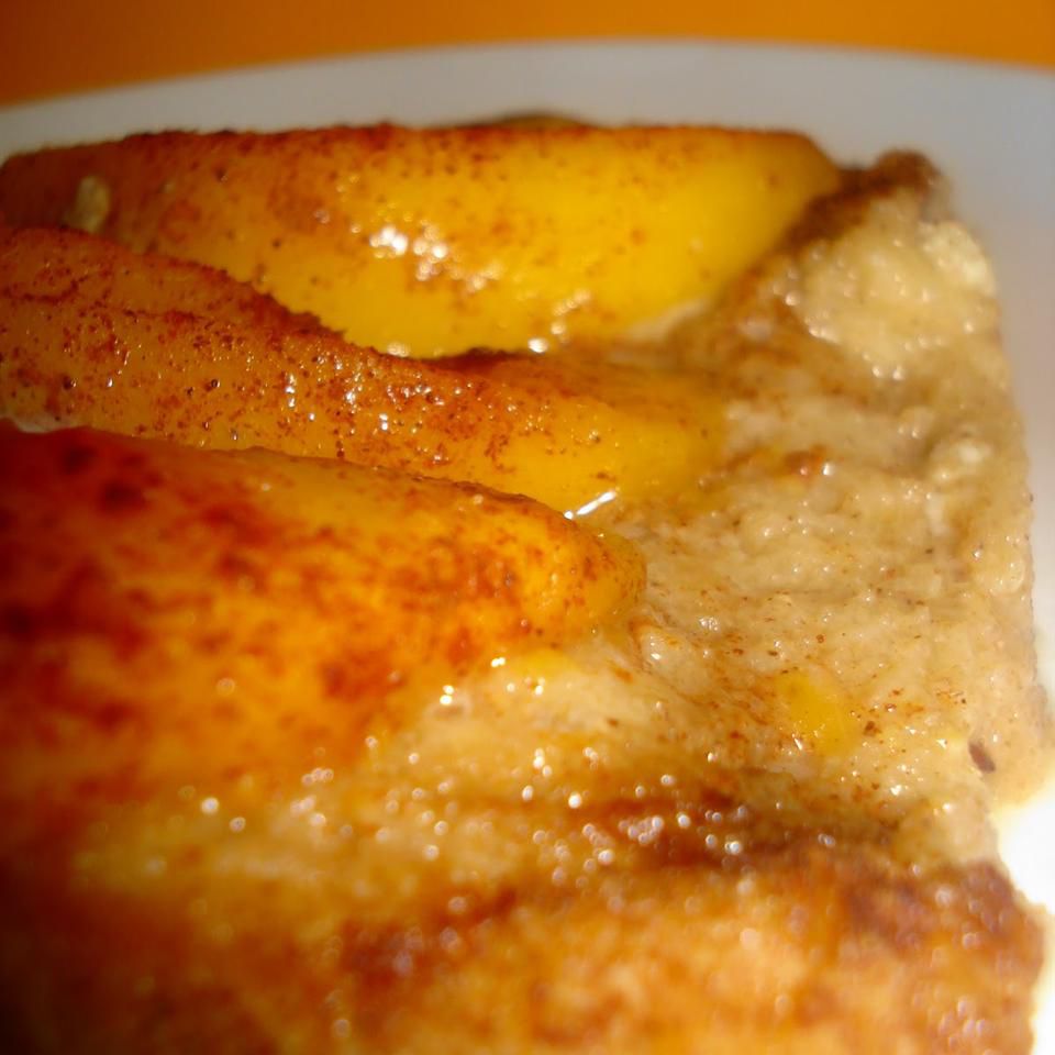 Жареный персиковой тост с маскарпоне и медом