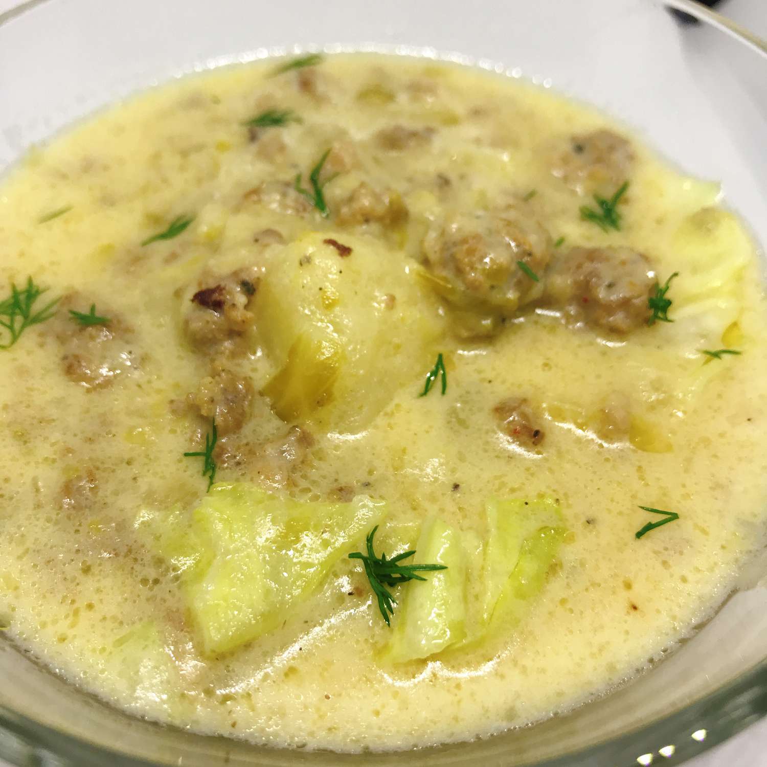 Мгновенный горшок кремовый капуста -колбасовый суп