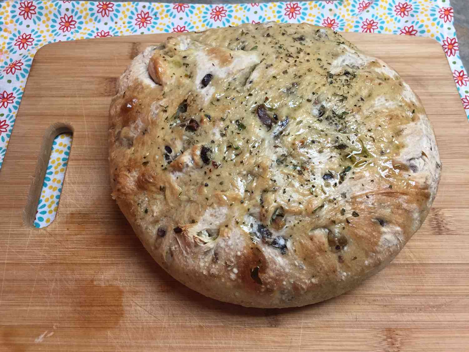 Оливковый хлеб с нежеской сковородки