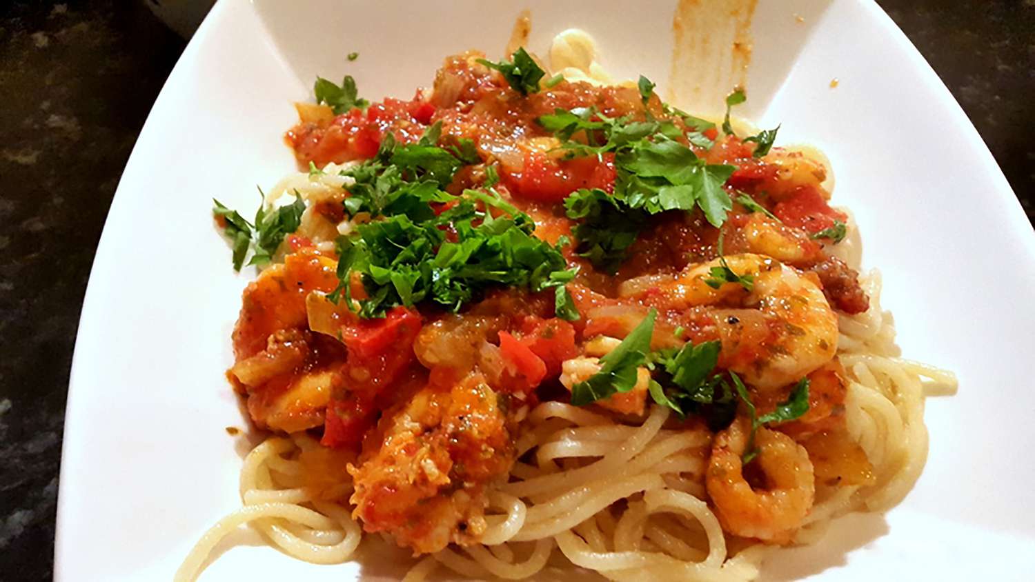 Креветки спагетти с томатным соусом