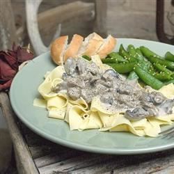 Толстая и богатая оленина Stroganoff