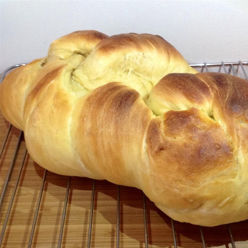 Хлебные хлебы с золотыми яйцами (или косы)