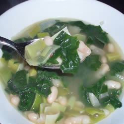 Шпинат и лук -фанатичный суп