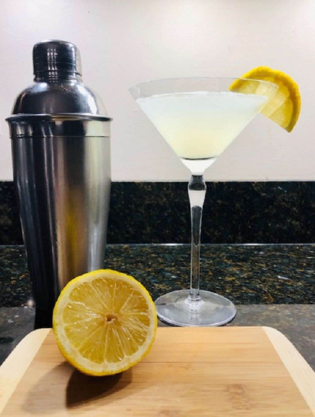 Классная лимонная капля мартини
