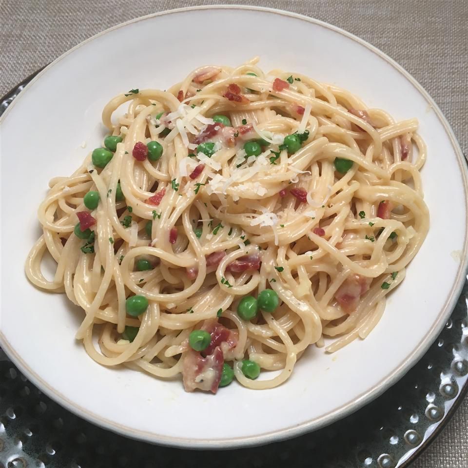 Спагетти с пармезаном и беконом
