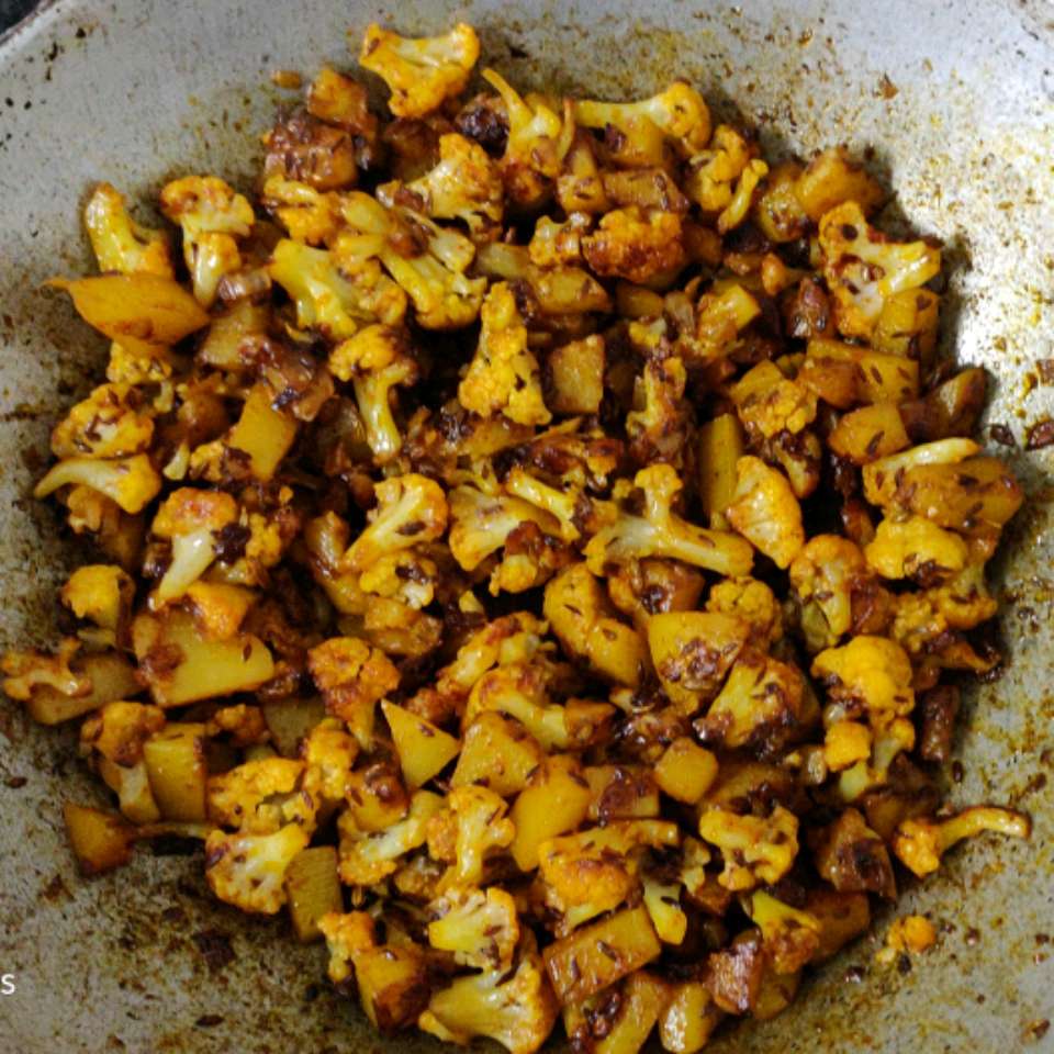 Цветная капуста и картофель -жар - рецепт восточной индийской