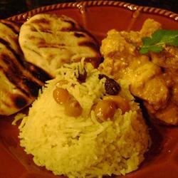 Рис в индийском стиле с кешью, изюмом и куркумой