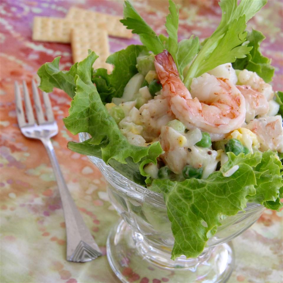 Суровый вкусный салат из креветок