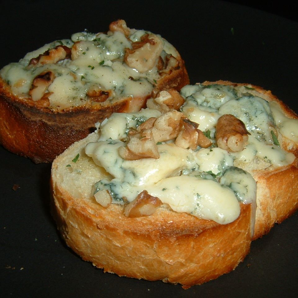 Голубое сыр тосты орехового ореха