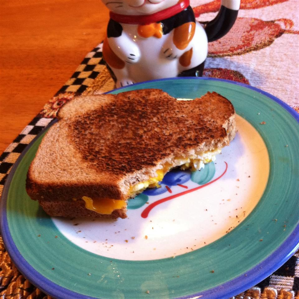 Сэндвич для завтрака для костра