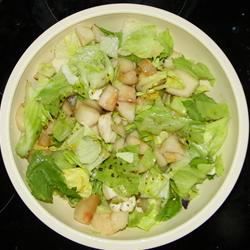 Груша, фета и салат салат