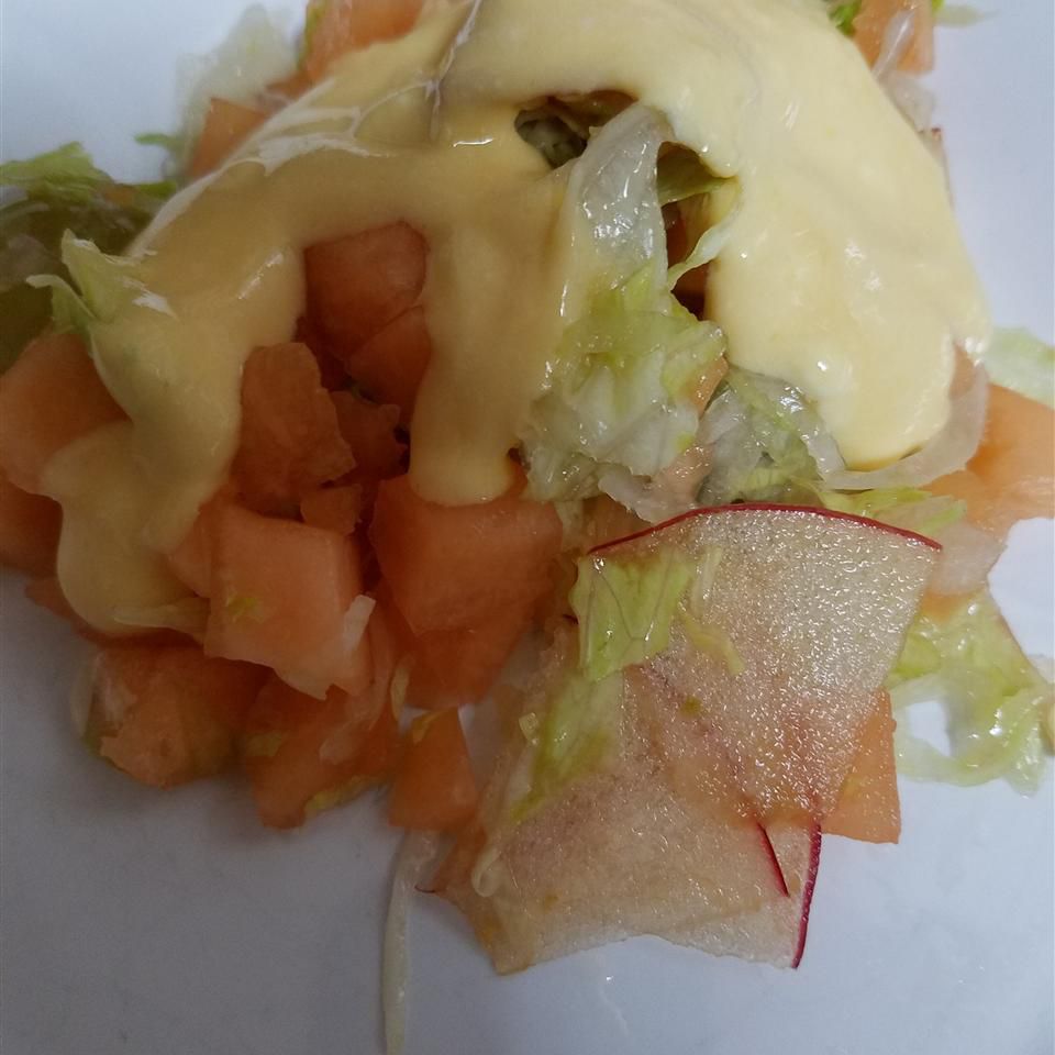 Праздничный фруктовый салат с йогуртовой оранжевой заправкой