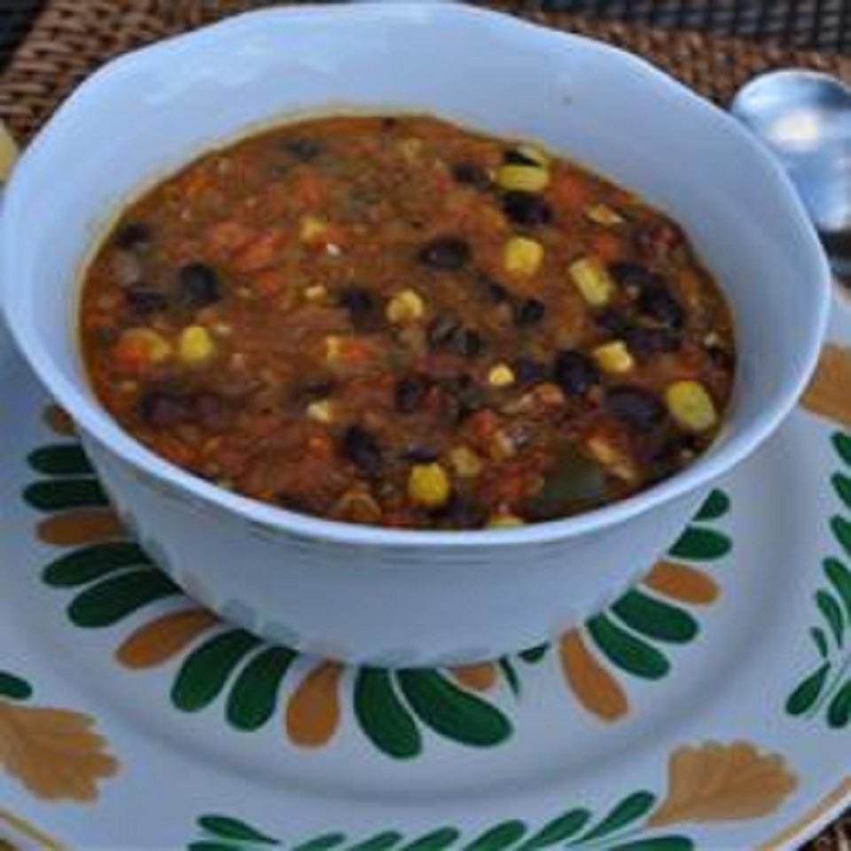 Овощный суп из черной фасоли