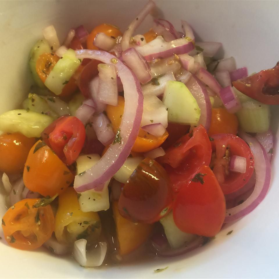 Освежающий салат из томатного огурца