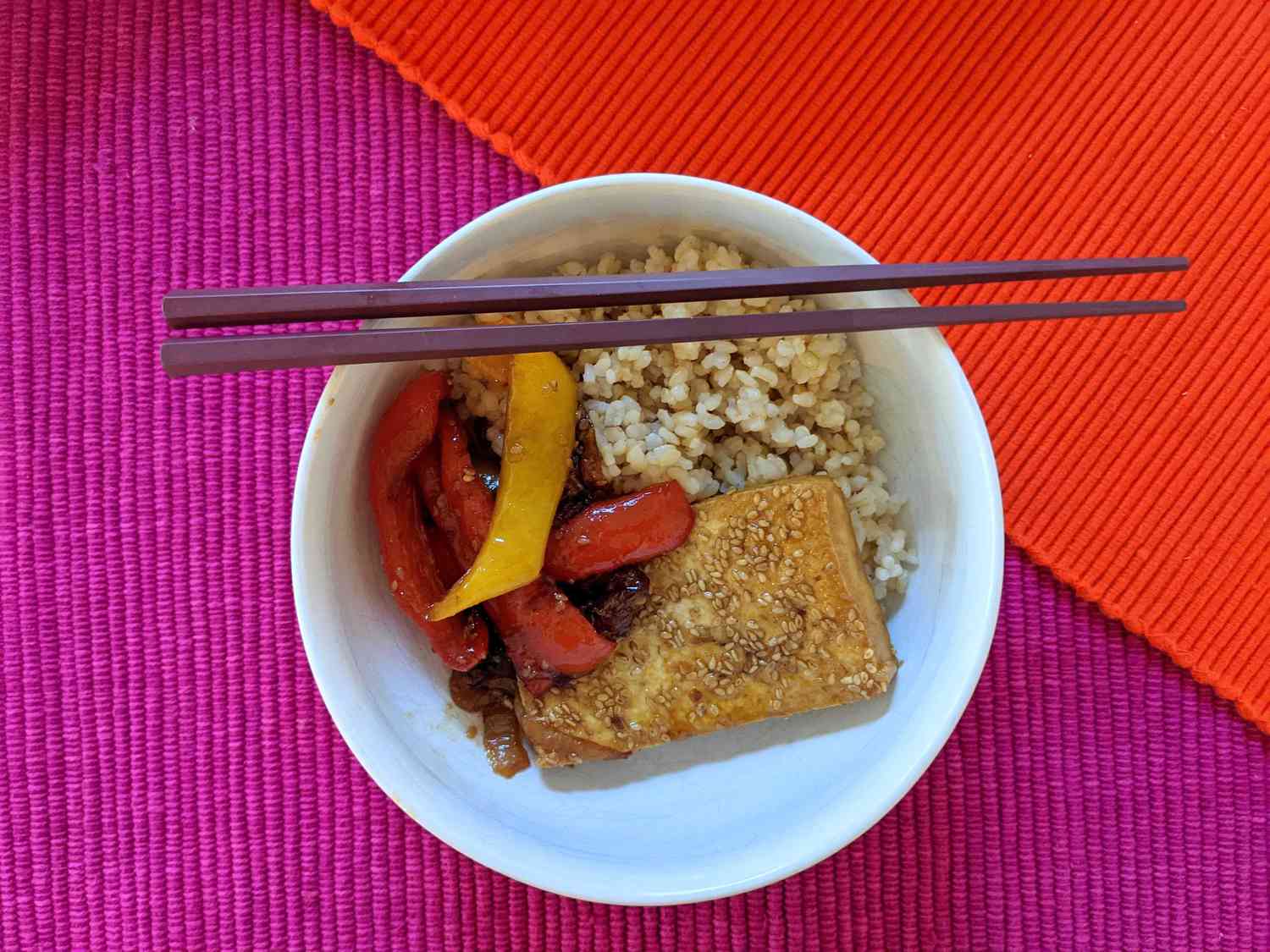 Легкий кунжутный тофу с овощами терияки