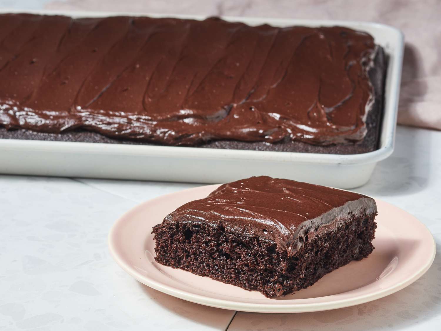 Темный шоколадный лист торт с глазурью из темного шоколада