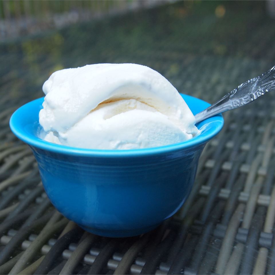 Классическое ванильное мороженое