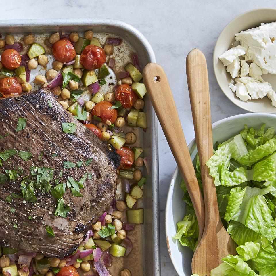 Греческий фланк стейк и вегетарианский салат