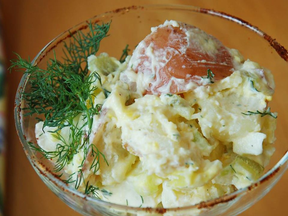 Салат из красного картофеля