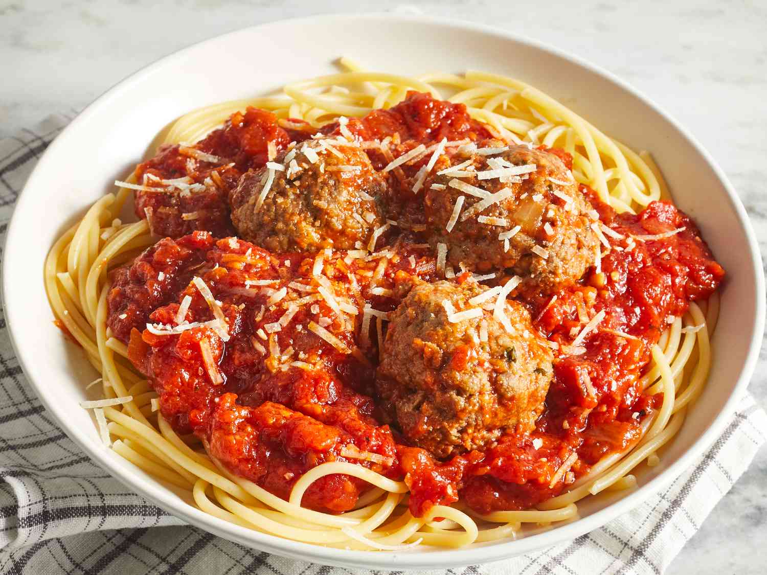 Итальянский соус спагетти с фрикадельками