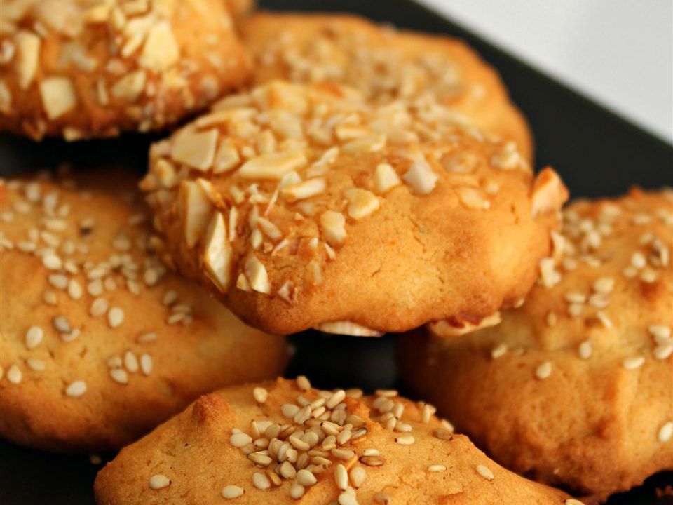 Древние медовые пирожные (печенье с рисовой мукой с орехами или маковыми семенами)