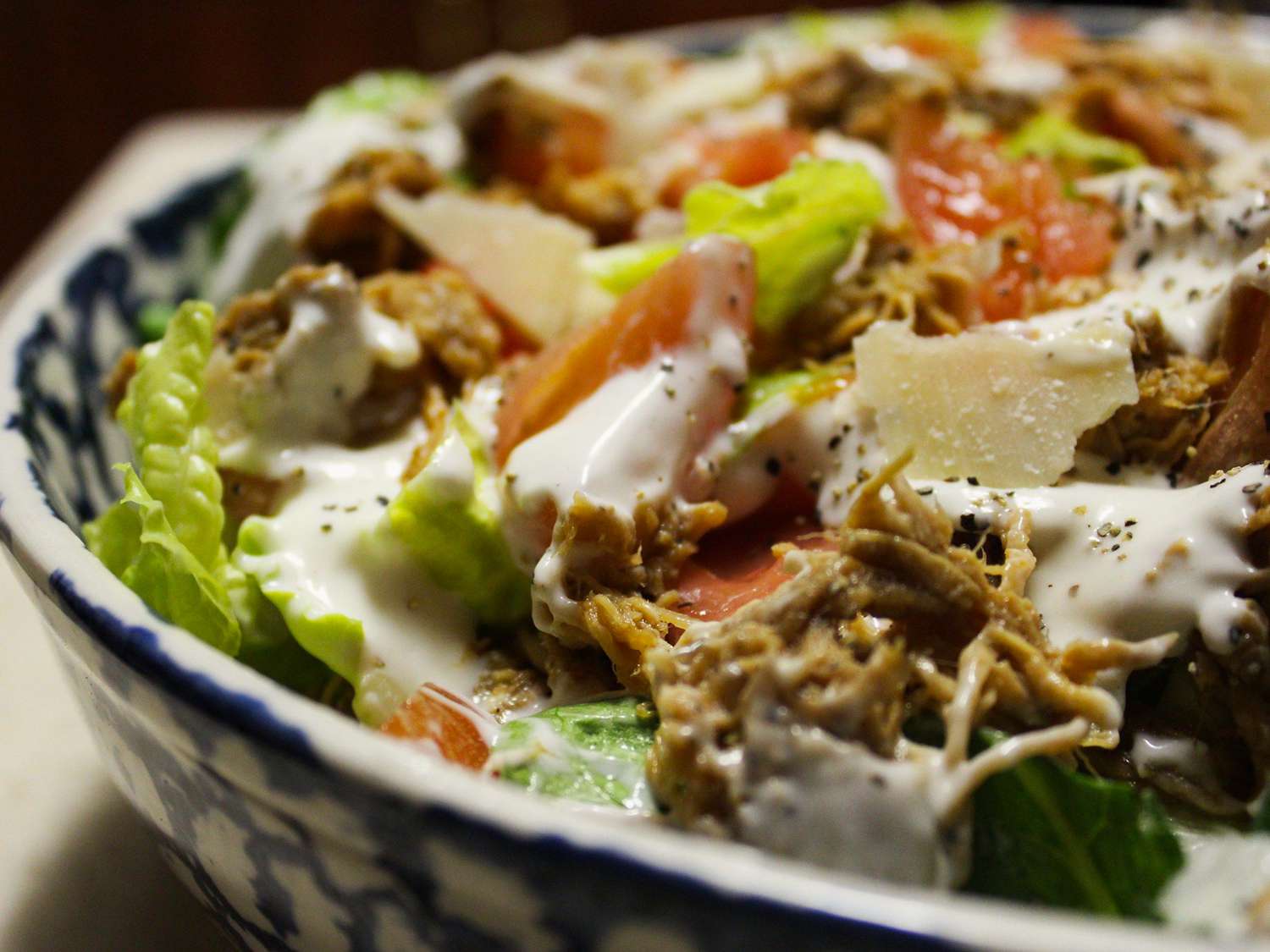 Легкий и быстрый салат из куриного цезаря Cajun