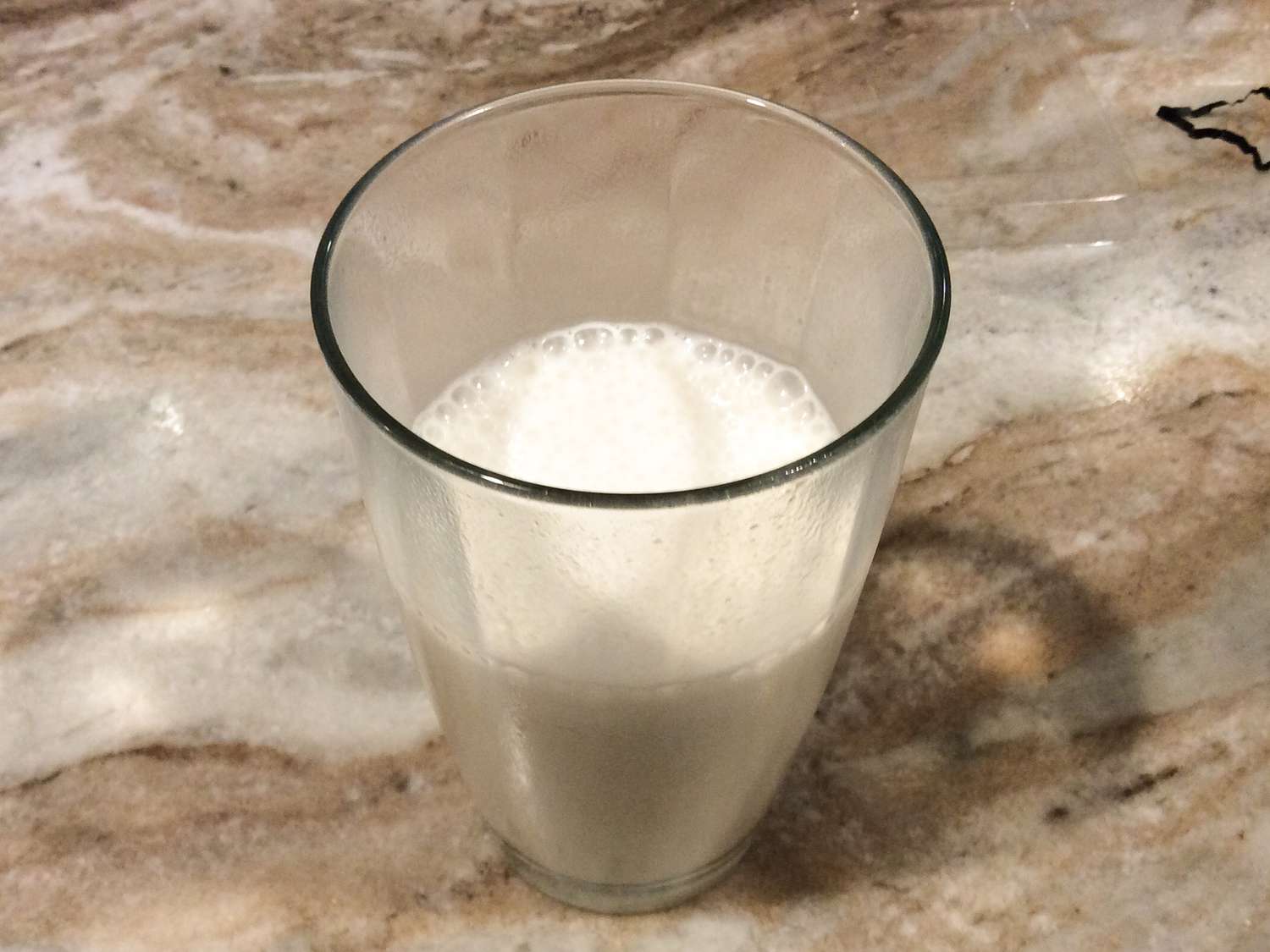 Ледяной банановый молочный коктейль
